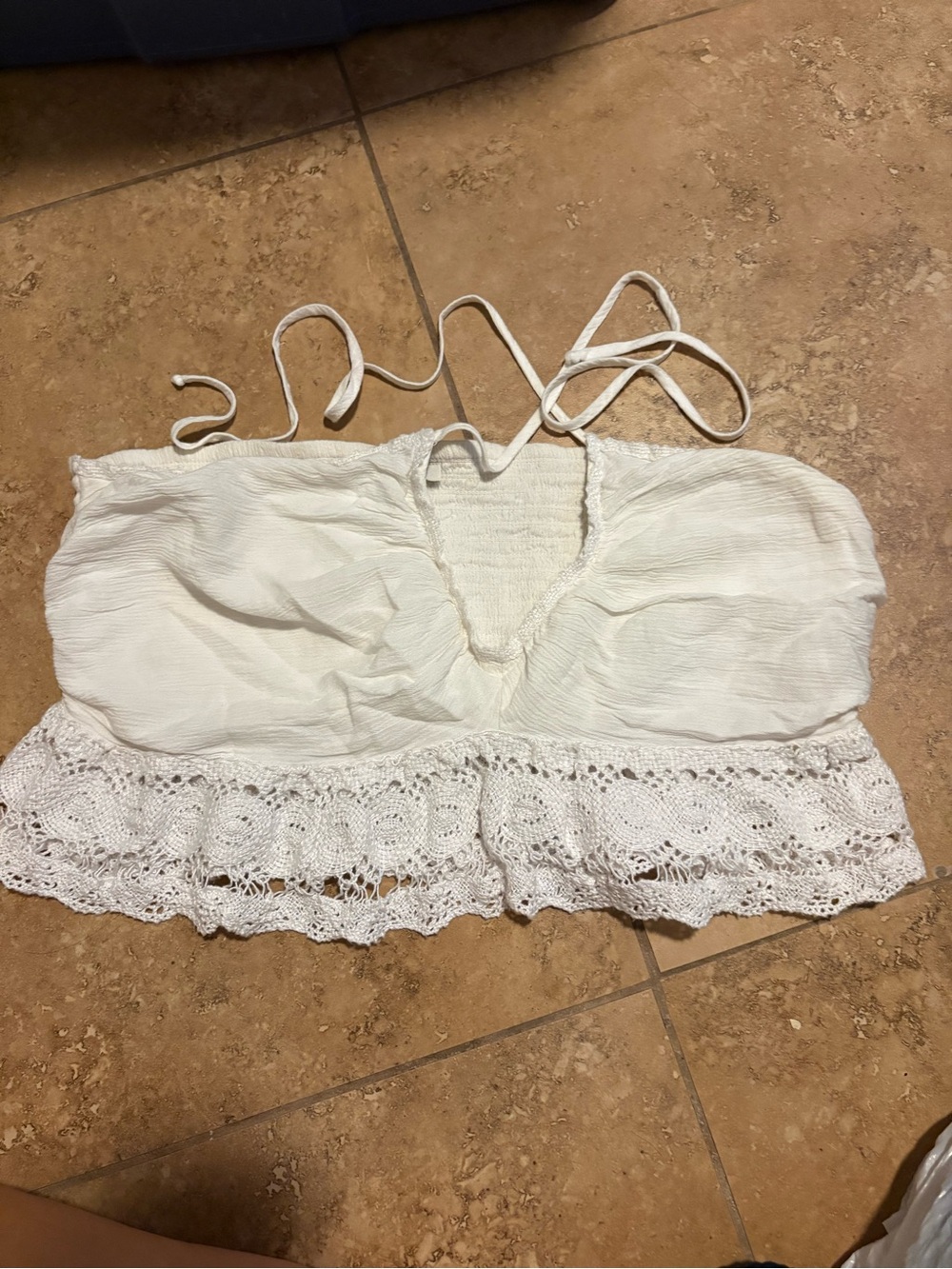 American Eagle Outfitters White Lace Trim Cropped Tank Top